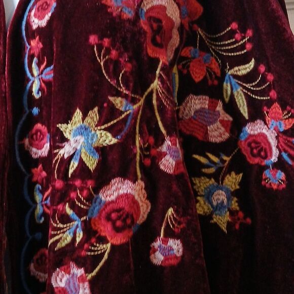 Umgee Dark Burgundy Velvet Embroidered Kimono Style open front Cardigan - Picture 4 of 7